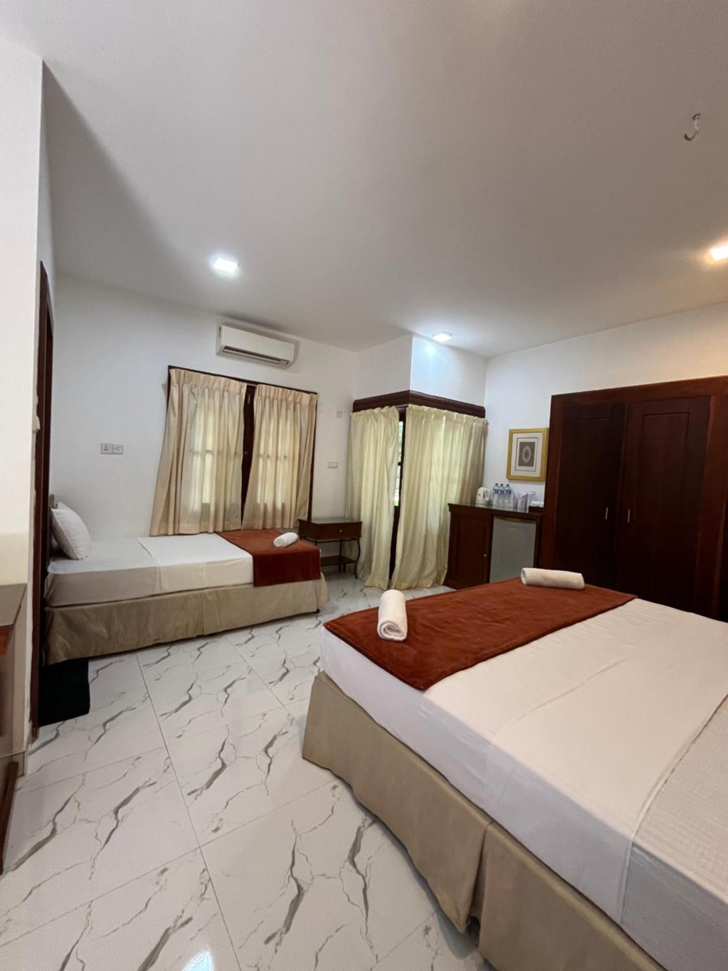 Hotel 4 U Saliya Garden Anuradhapura Exterior foto