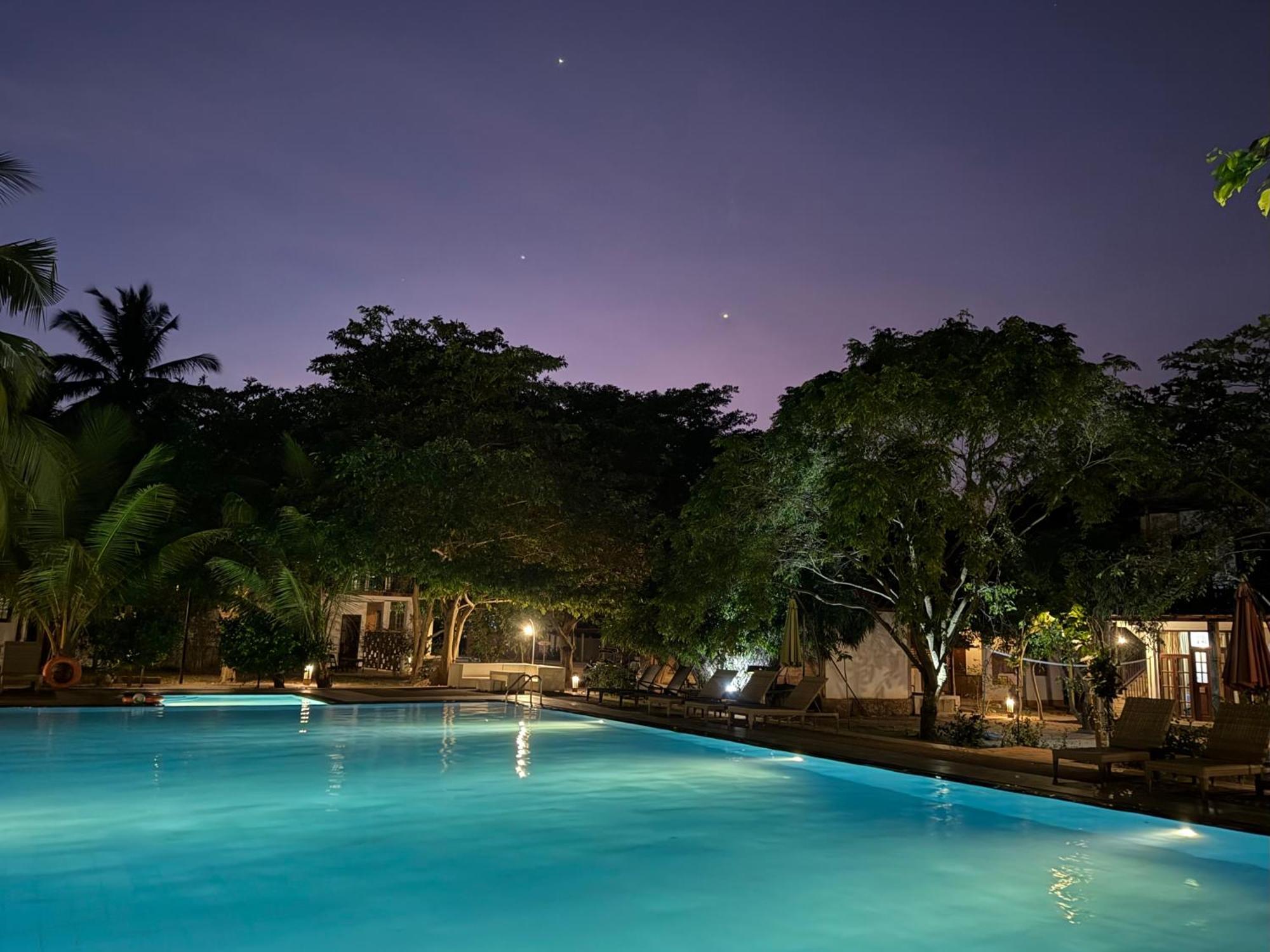 Hotel 4 U Saliya Garden Anuradhapura Exterior foto