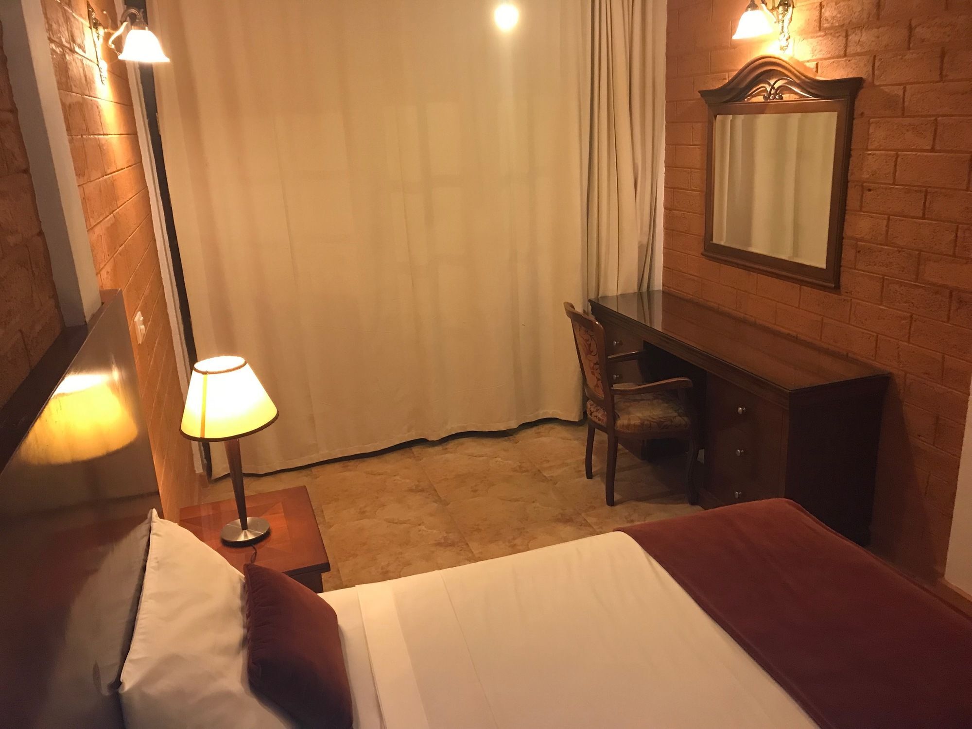 Hotel 4 U Saliya Garden Anuradhapura Exterior foto