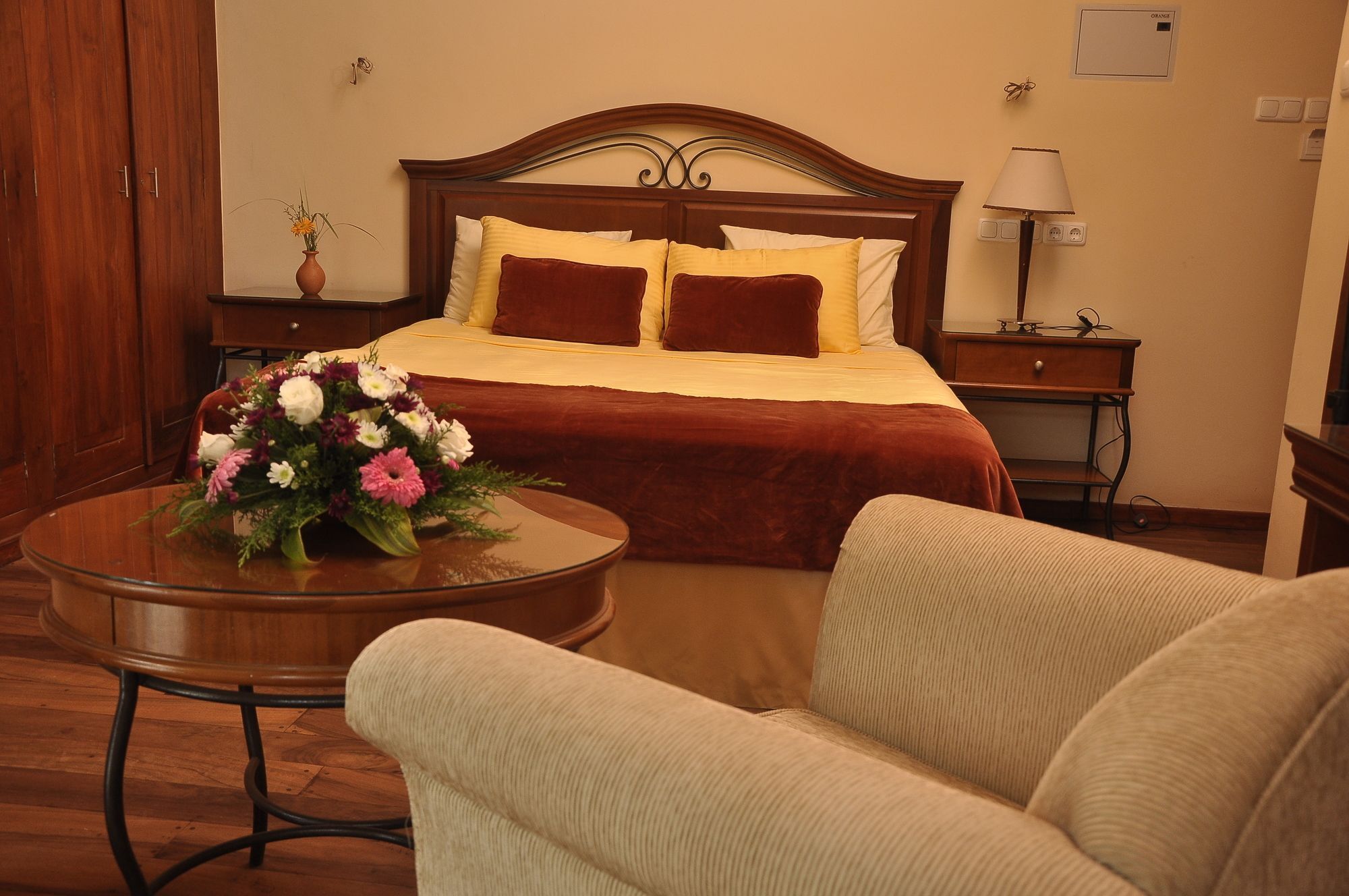 Hotel 4 U Saliya Garden Anuradhapura Exterior foto